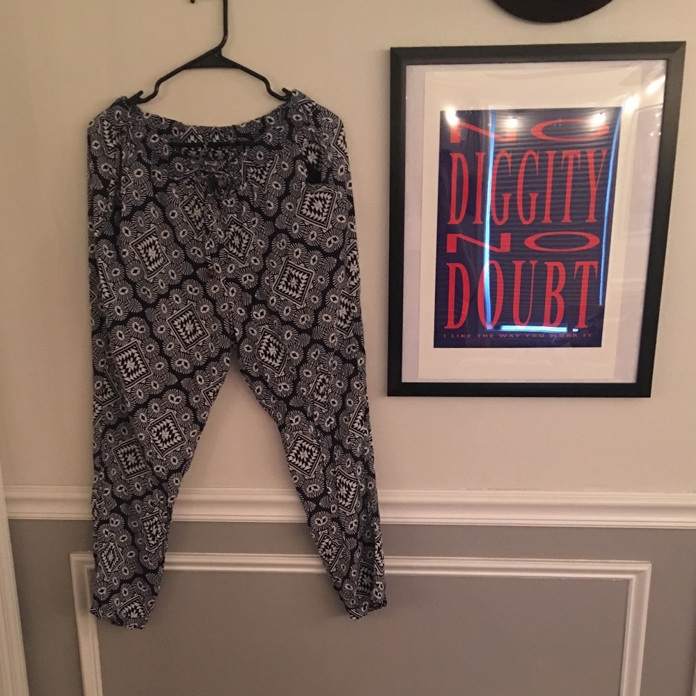 Old navy pattern blue pants